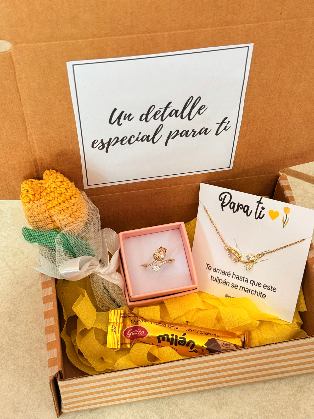 Caja tulipán (anillo+collar)