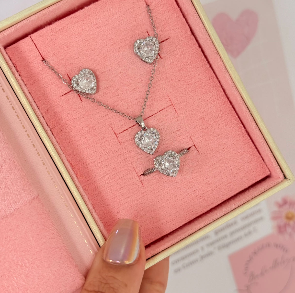 Set plateado de corazon (estuche libro)