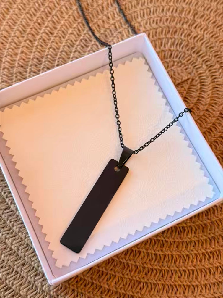 Collar rectangular negro