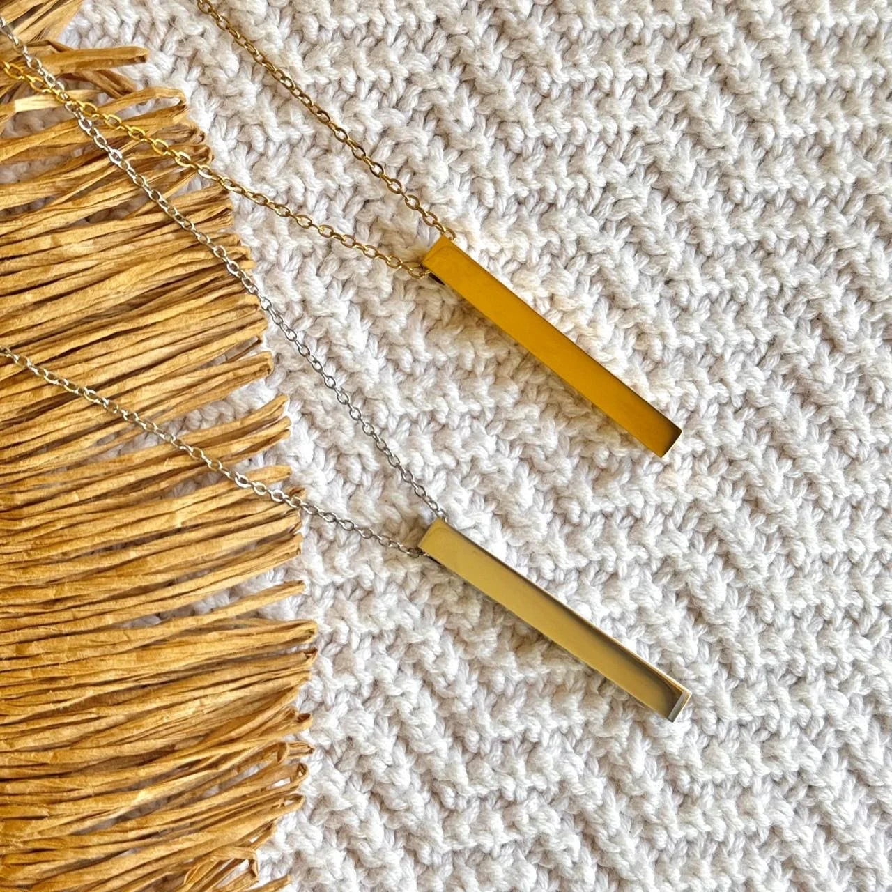 Cuello rectangular delgado