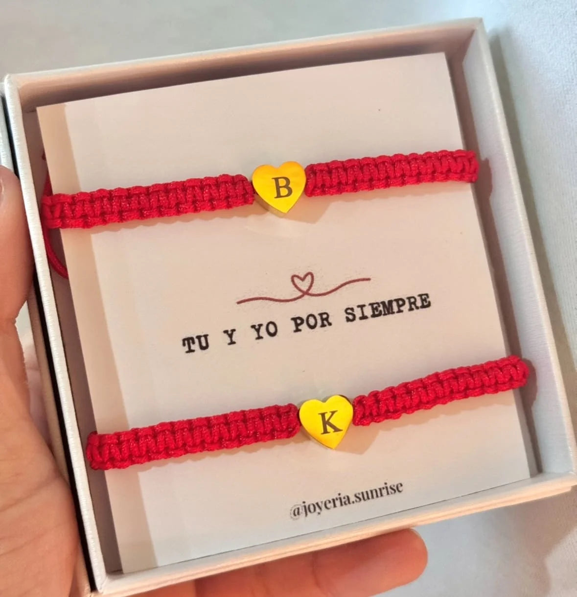 Pulseras de inicial tejidas corazon dorado