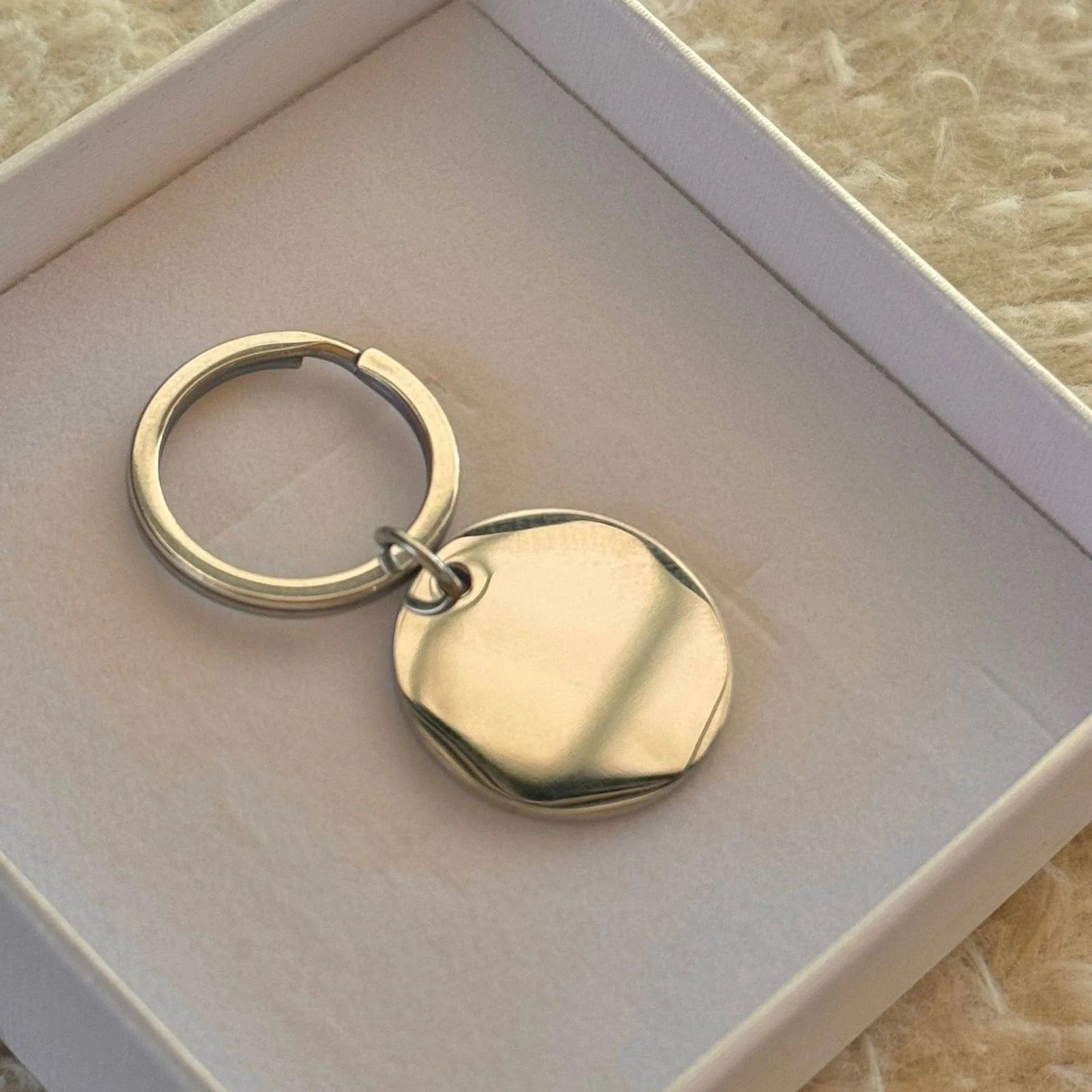 Llavero circular plateado