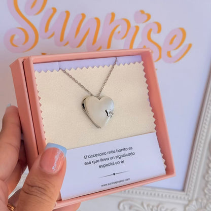 Cadena libro en corazón
