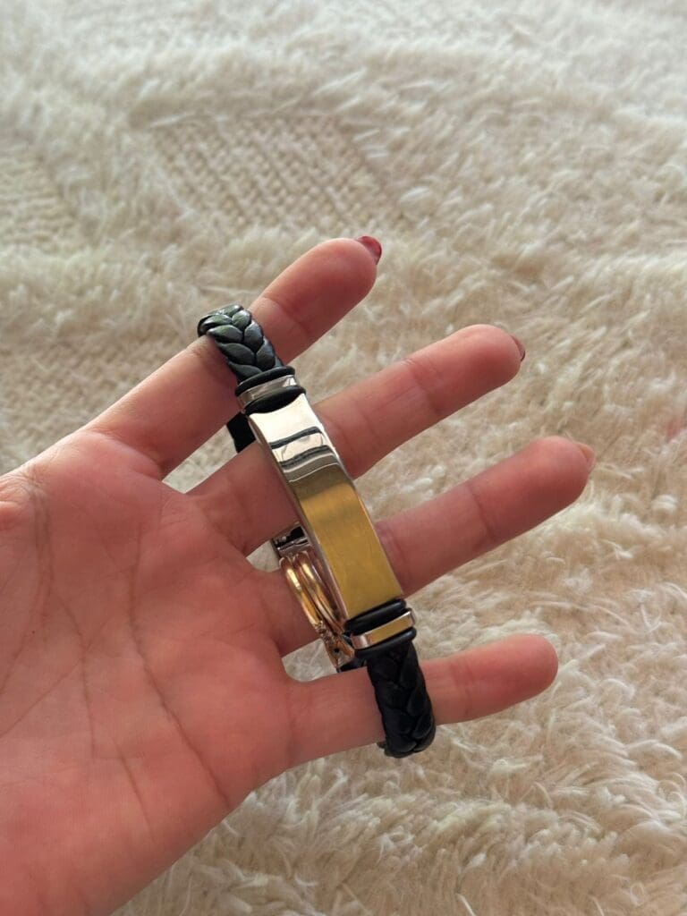 Pulsera tipo cuero (grabados)