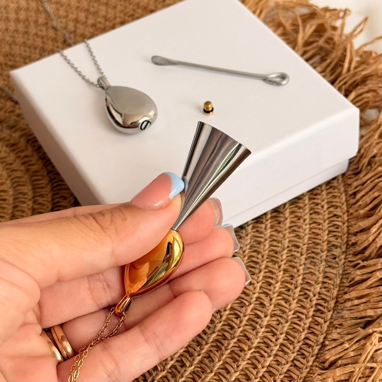 Cadena para cenizas (gota)