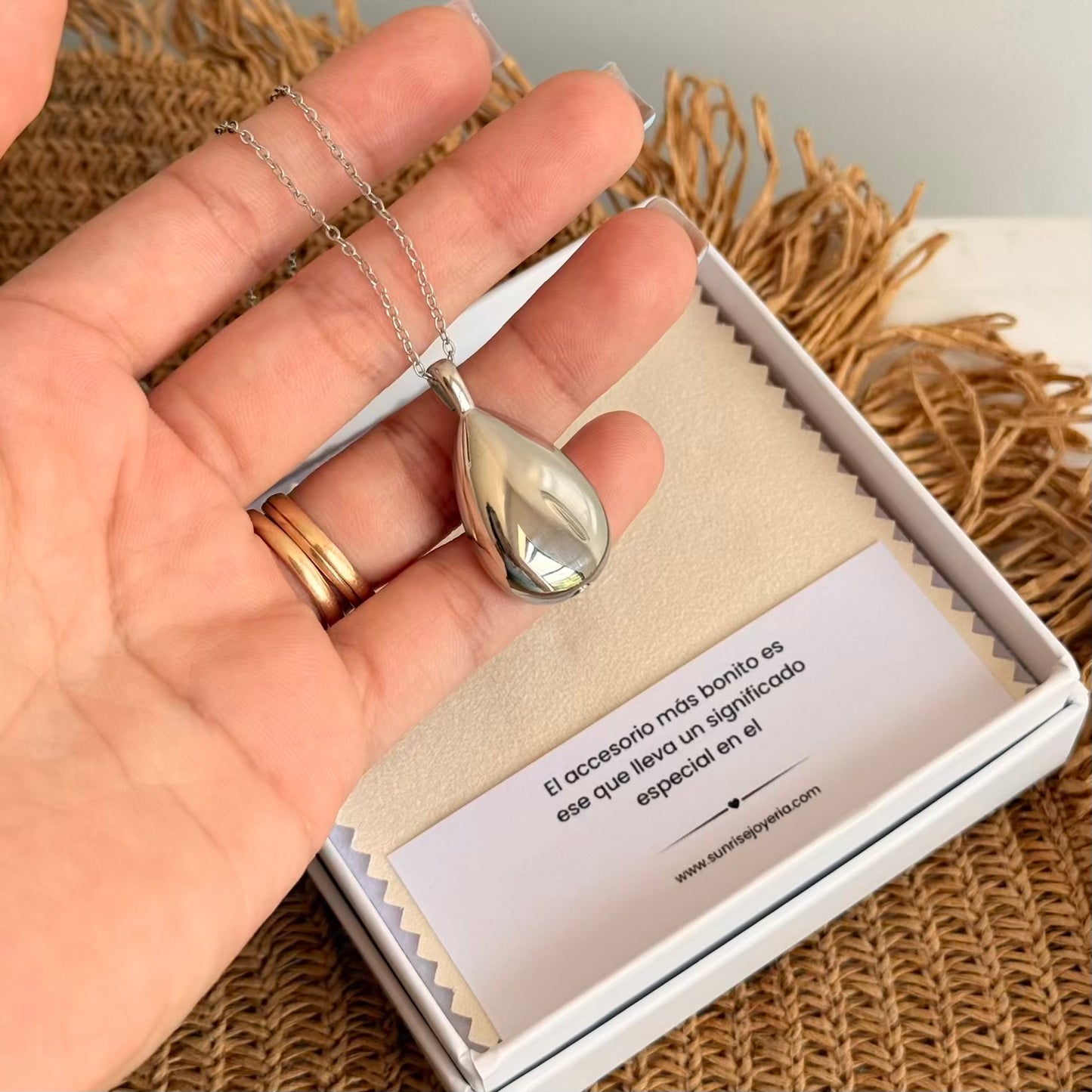Cadena para cenizas (gota)