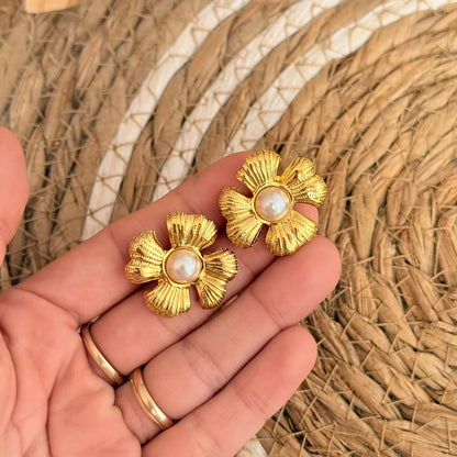 Aretes de flor y perla