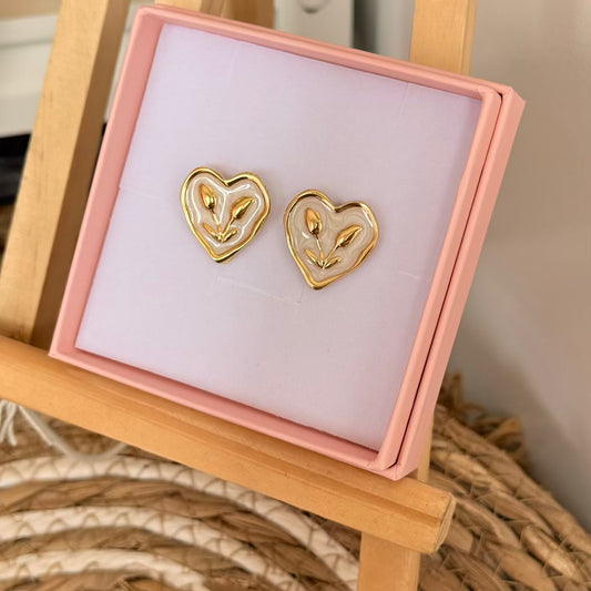 Aretes de corazón y tulipán