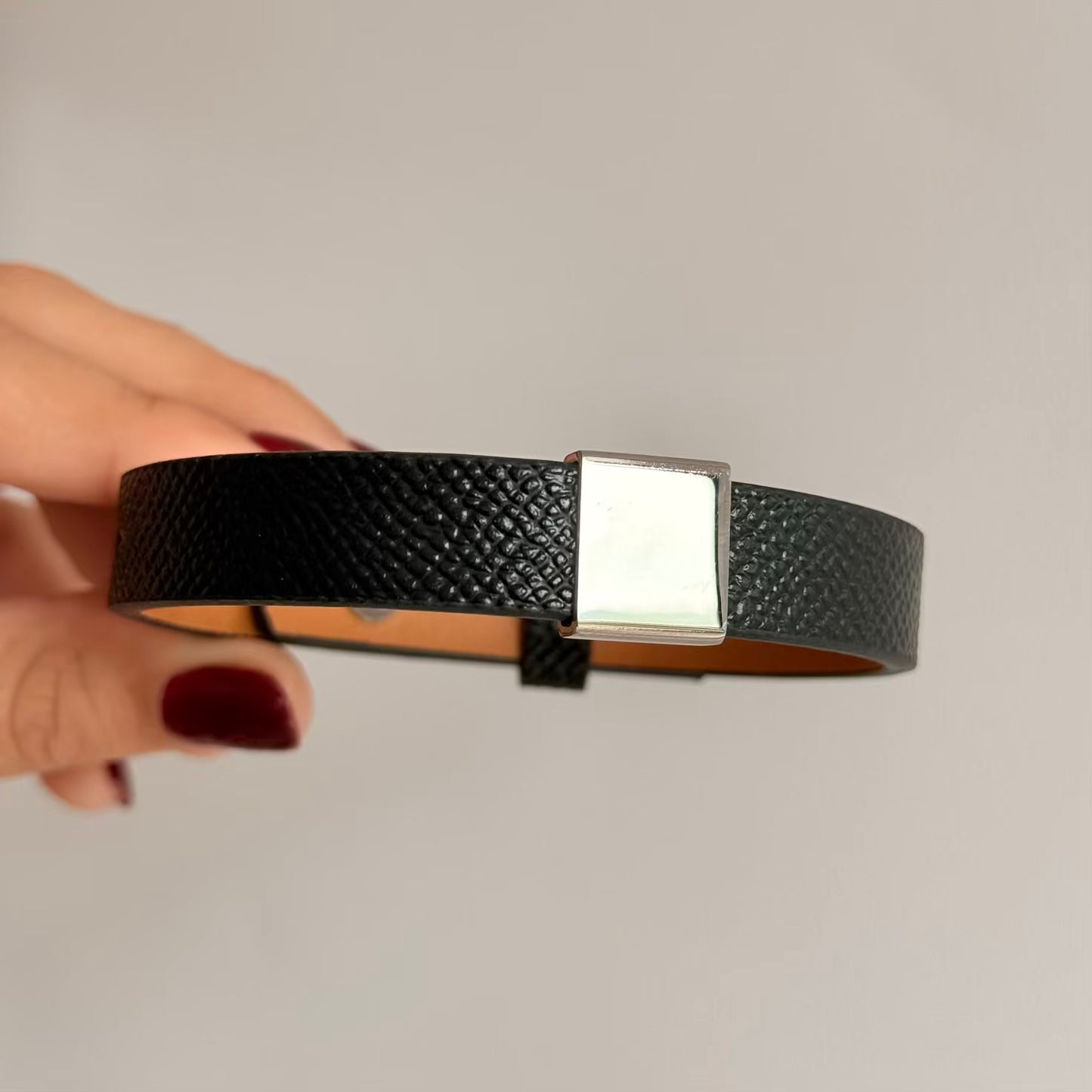 Pulsera tipo cuero dijes personalizados