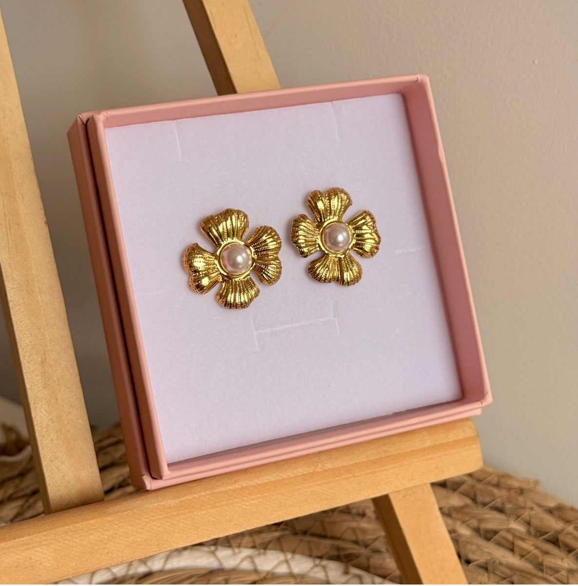Aretes de flor y perla