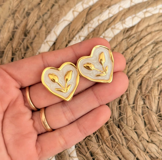 Aretes de corazón y tulipán