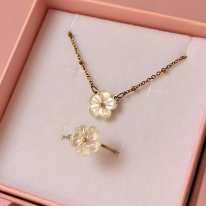 Conjunto de flores blancas