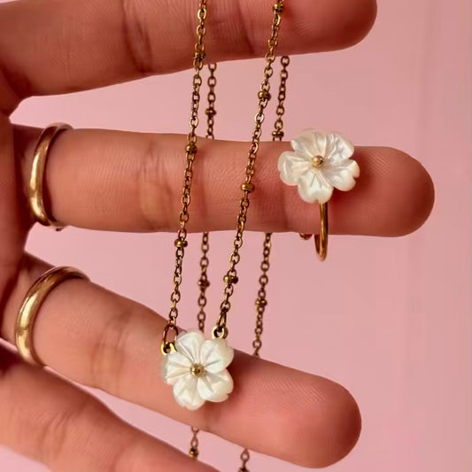 Conjunto de flores blancas