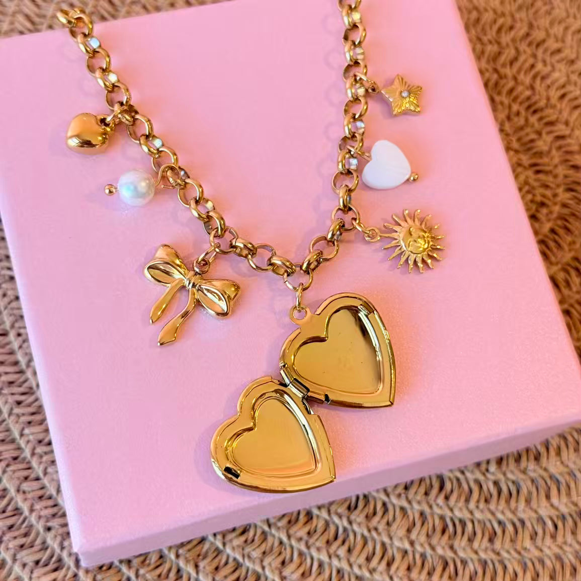 Pulsera relicario coquette