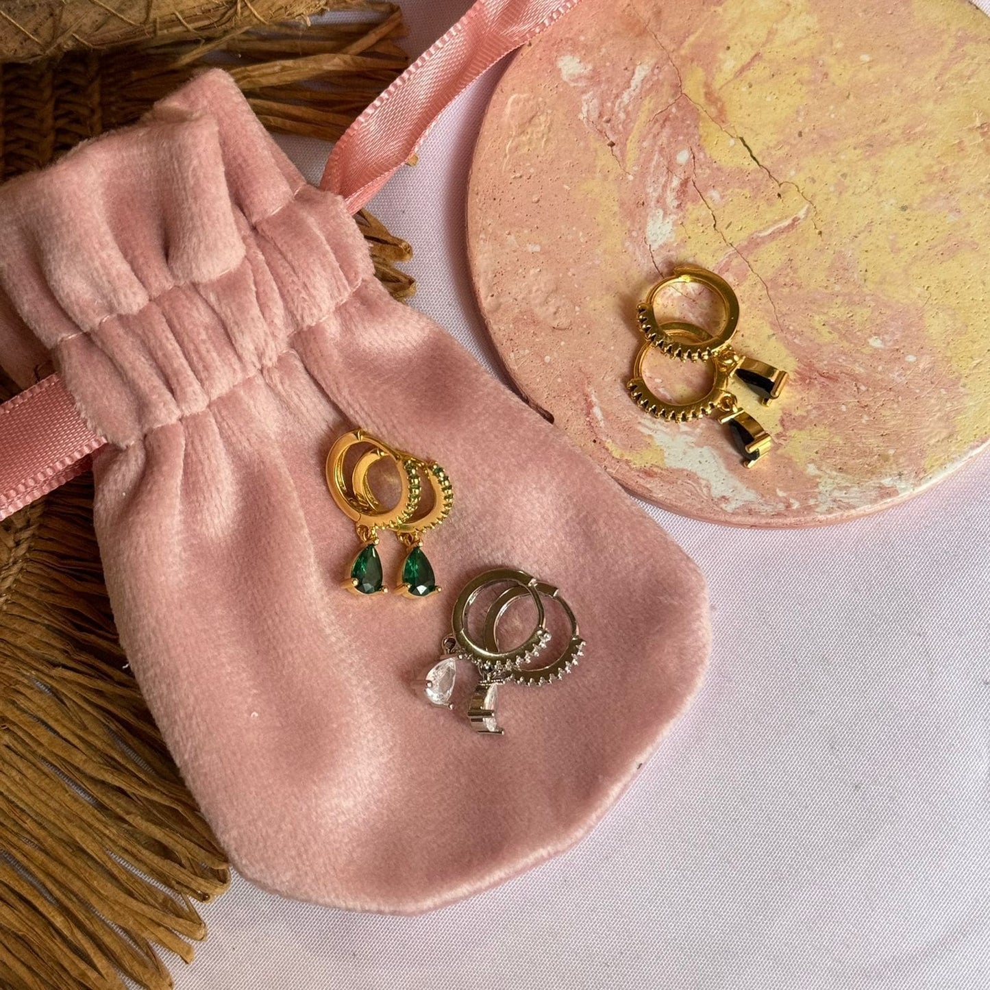 Aretes de gota minimalistas