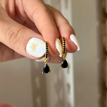 Aretes de gota minimalistas