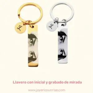 Llavero con inicial y diseño