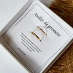 Anillos de promesa dorados